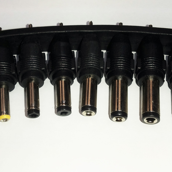 ASSORTIMENT DE 8 DC PLUG
