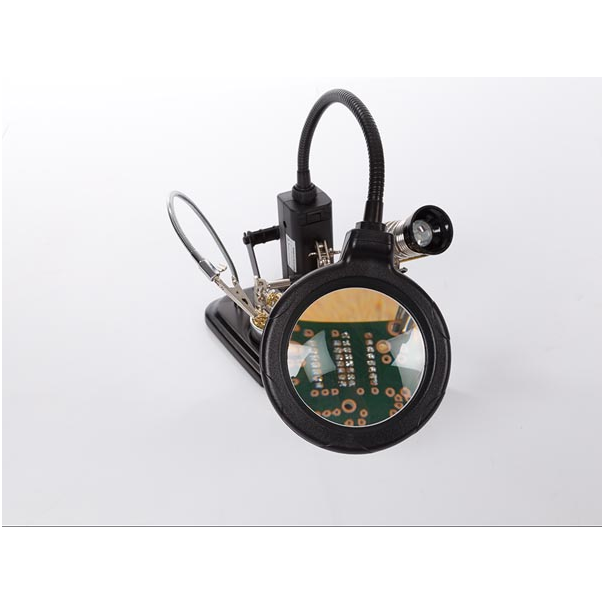 TROISIÈME MAIN AVEC LOUPE ET OUTILS DE SOUDAGE