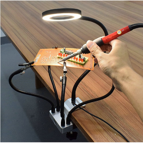 Troisième main avec loupe et éclairage led