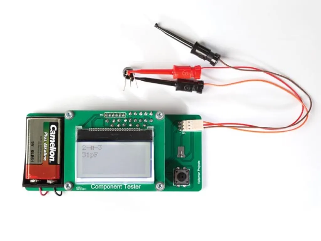 Utilisateur testant des composants avec le kit Whadda
